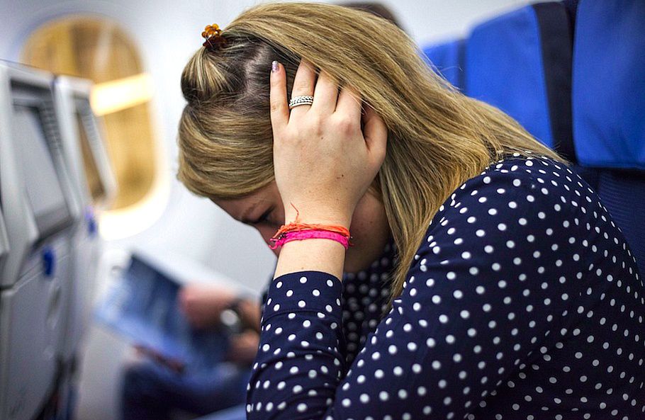 چرا در سفرهای هوایی دچار گوش درد می شویم؟ درمان آن چیست؟